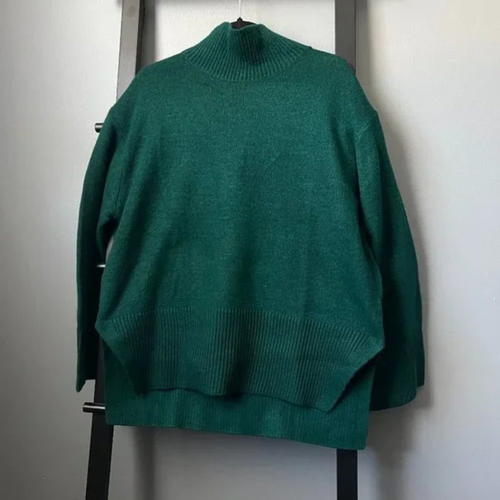 H&M Green Oversized Sweater (S)